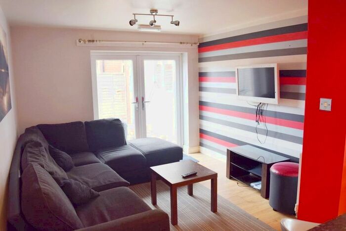 6 Bedroom Semi-Detached House To Rent In Wellington Road, Fallowfield, Manchester, Greater Manchester, M14