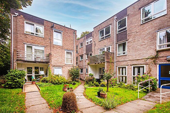 2 Bedroom Flat For Sale In Flat, Brinkburn Court, Dore, S17