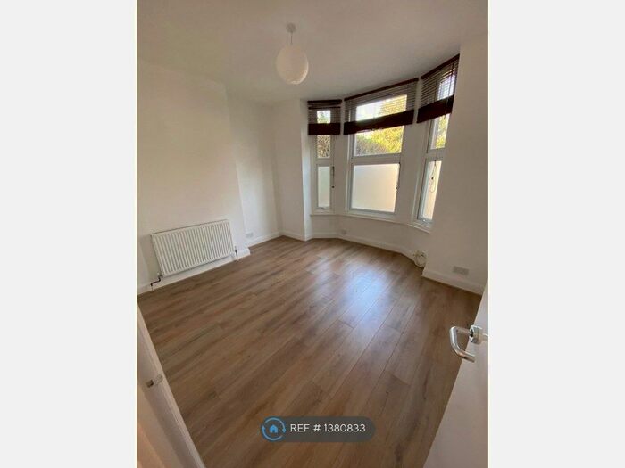 1 Bedroom Flat To Rent In Gap Road, London, SW19