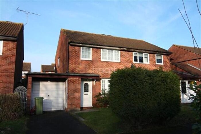 3 Bedroom Semi-Detached House To Rent In Bradville, MK13
