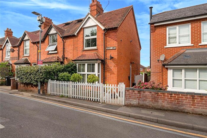 2 Bedroom End Of Terrace House For Sale In Gipsy Lane, Wokingham, Berkshire, RG40