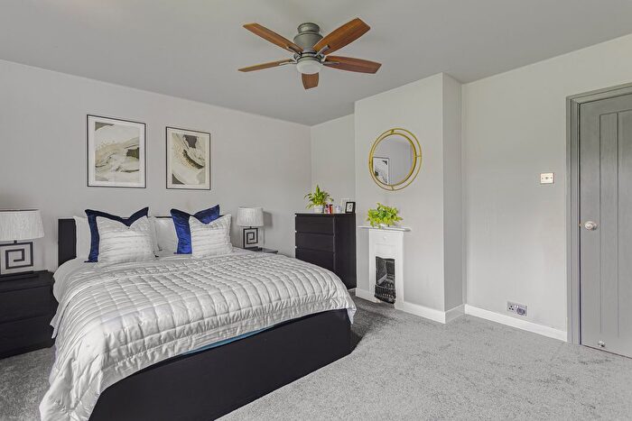 3 Bedroom Detached House For Sale In Walton Bridge Road, Shepperton, TW17