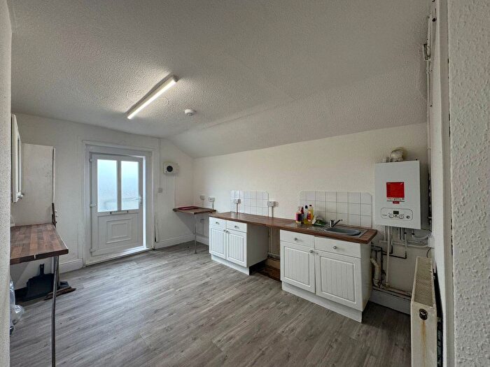 2 Bedroom Flat To Rent In Flat A Cefn Forest Avenue, Blackwood, NP12