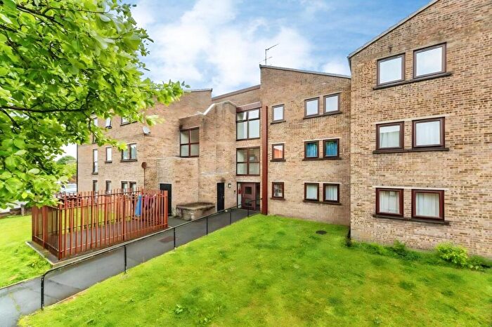 2 Bedroom Flat To Rent In Springfield Court, Banksfield Avenue, Yeadon, Leeds, LS19