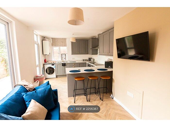 6 Bedroom Terraced House To Rent In East Cliff Road, Winckley Square, PR1