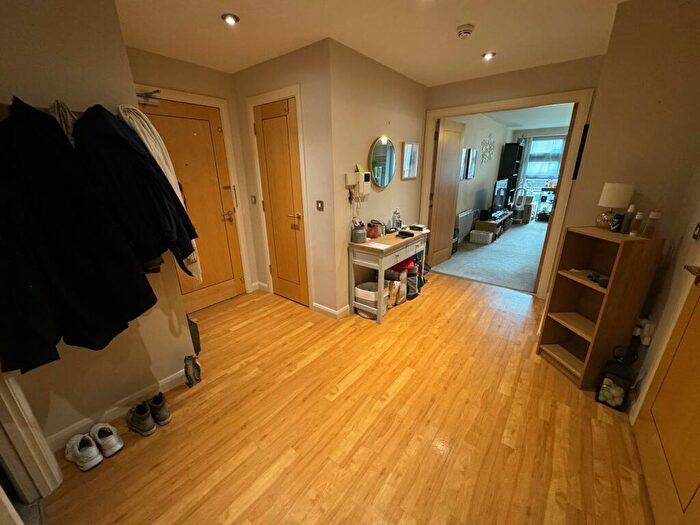 2 Bedroom Apartment To Rent In Deanery Road, BS1