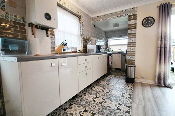 2 Bedroom End Of Terrace House To Rent In Marsh Lane, Addlestone, Surrey, KT15