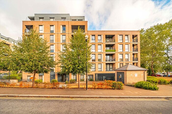 2 Bedroom Flat To Rent In Denman Avenue, Southall, UB2