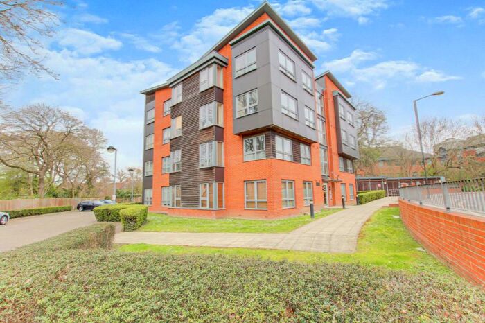 2 Bedroom Ground Flat To Rent In Pegler Way, Old Meadow House Pegler Way, RH11