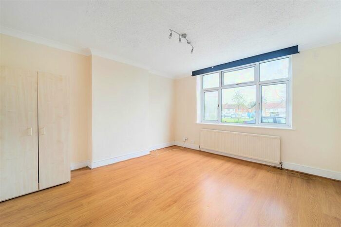 4 Bedroom End Of Terrace House To Rent In Lilac Gardens, Ealing, W5