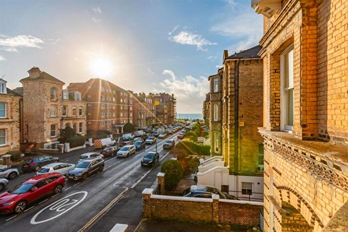 3 Bedroom Apartment For Sale In Fourth Avenue, Hove, BN3
