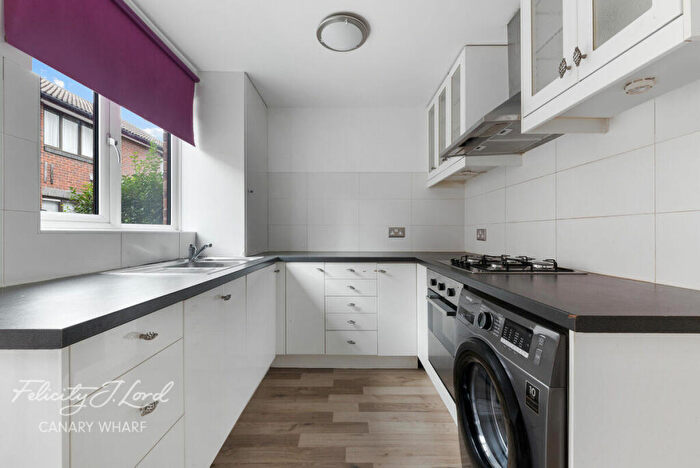 2 Bedroom Terraced House For Sale In Claire Place, London, E14