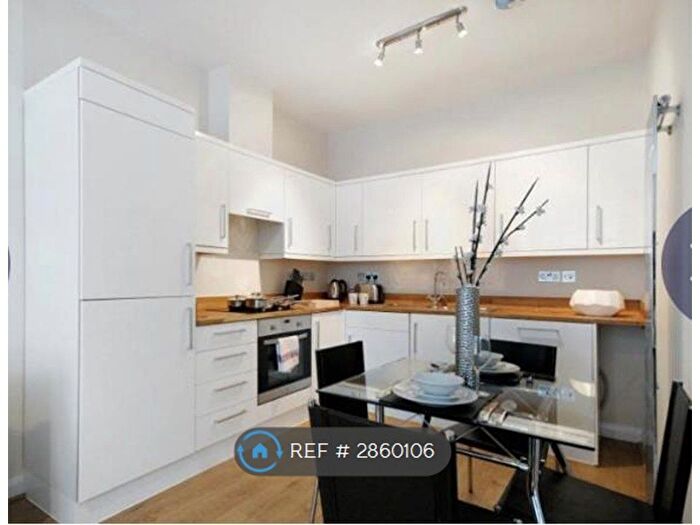 2 Bedroom Flat To Rent In Boscombe Road, London, W12