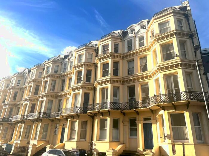 1 Bedroom Flat To Rent In Queens Gardens, Eastbourne, BN21