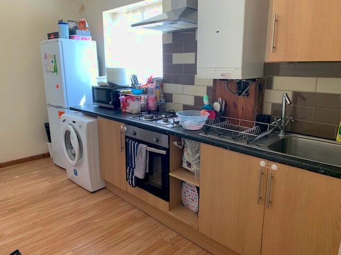 2 Bedroom Flat To Rent In Lansdowne Road, Leicester, LE2