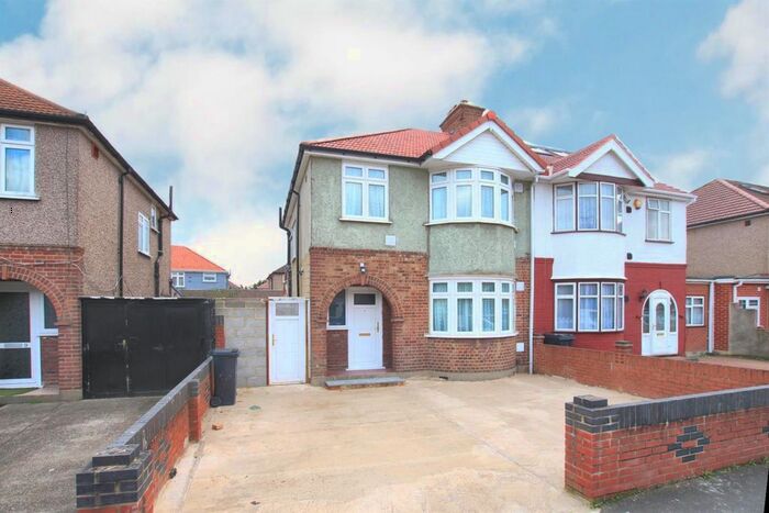 4 Bedroom Semi-Detached House To Rent In Cambridge Close, Hounslow TW4