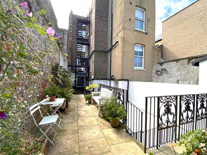 1 Bedroom Flat For Sale In Bristol Gardens, Brighton, BN2