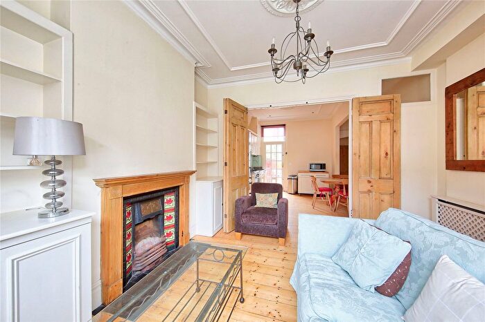 1 Bedroom Flat To Rent In Jedburgh Street, SW11