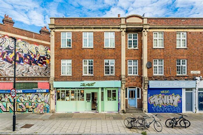 3 Bedroom Flat For Sale In Bolton Crescent, Camberwell, SE5