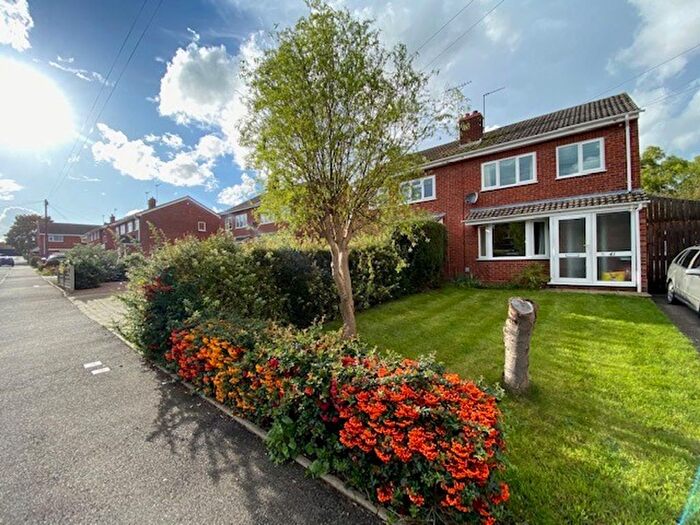 3 Bedroom Semi-Detached House To Rent In Beech Avenue, Drakes Broughton, WR10