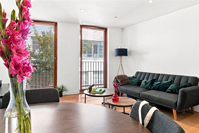2 Bedroom Flat To Rent In Kings Mews, London, WC1N