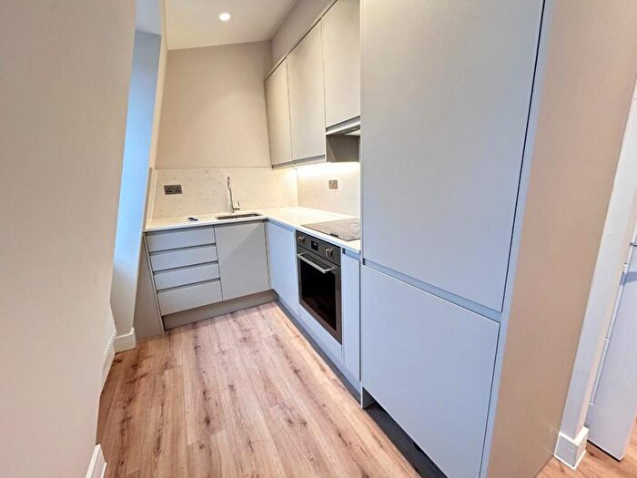 2 Bedroom Flat To Rent In Hornsey Road, London, N7