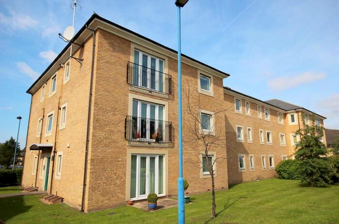 2 Bedroom Flat To Rent In White Lodge Close, Isleworth, TW7