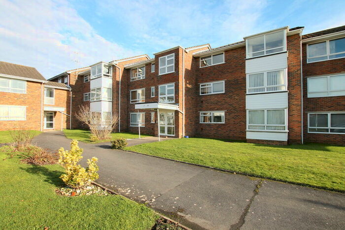 2 Bedroom Apartment To Rent In Hawthorn Gardens, Worthing, BN14