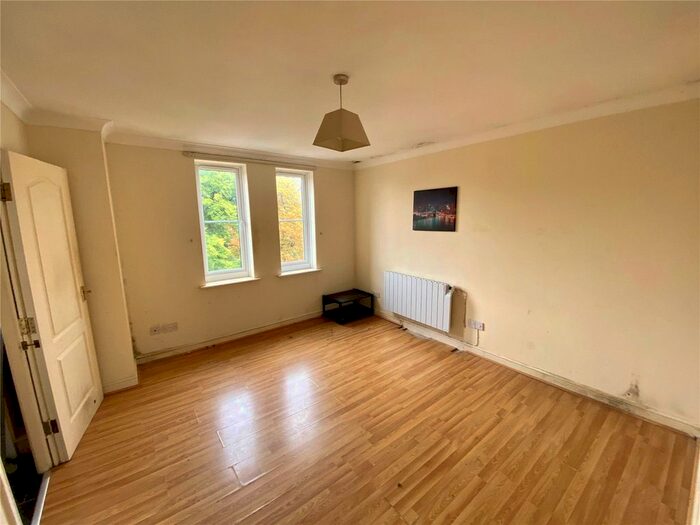 2 Bedroom Flat To Rent In Wilmslow Road, Manchester, Greater Manchester, M20