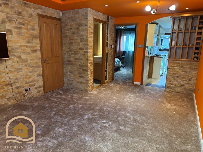 1 Bedroom Maisonette For Sale In Fotheringay Gardens, Slough, Berkshire, SL1