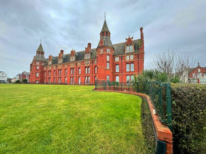 2 Bedroom Apartment To Rent In Promenade, Southport, PR9