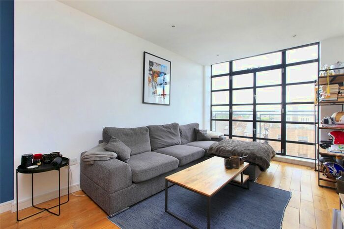 2 Bedroom Flat To Rent In Lavender Hill, Battersea, London, SW11