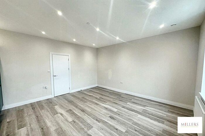 1 Bedroom Flat To Rent In Merlin House, Bakers Lane, Epping, CM16