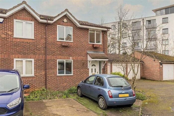 3 Bedroom Semi-Detached House To Rent In Crosslet Vale, London, SE10