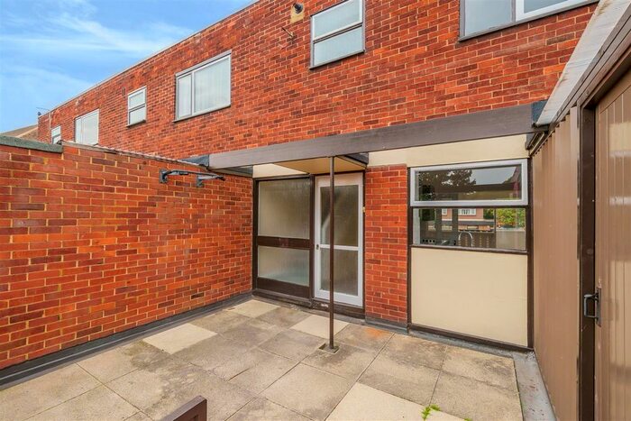 3 Bedroom Flat To Rent In Dryden Court, Upper Ham Road, Richmond, TW10