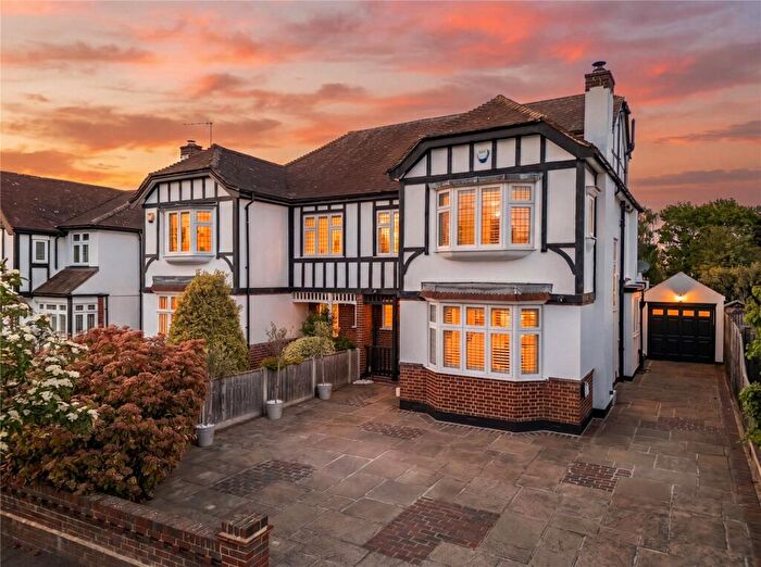 5 Bedroom Semi-Detached House For Sale In Little Gaynes Lane, Upminster, RM14