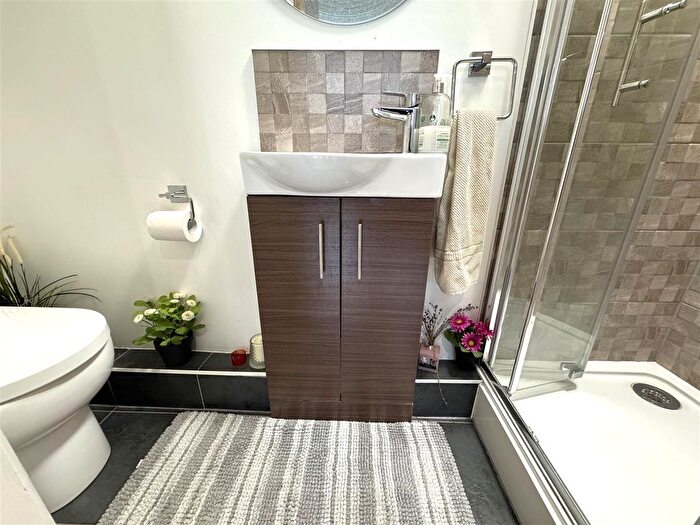 5 Bedroom Semi-Detached House To Rent In Brampton Road, Bexleyheath, DA7