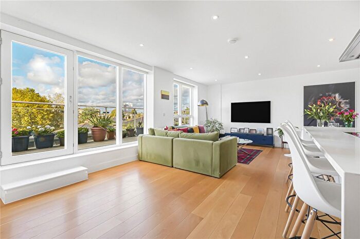 3 Bedroom Flat To Rent In Tollgate Gardens, London, NW6