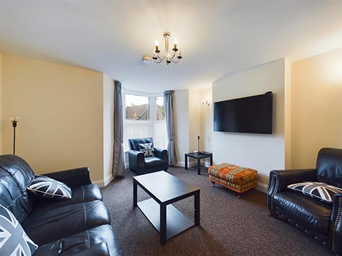 2 Bedroom Flat To Rent In Pendennis Road, Staple Hill, Bristol, BS16