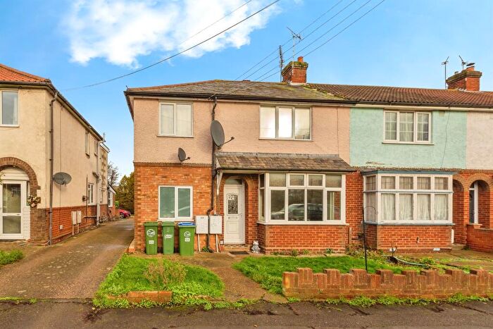 2 Bedroom House For Sale In Abbey Road, Aylesbury, HP19