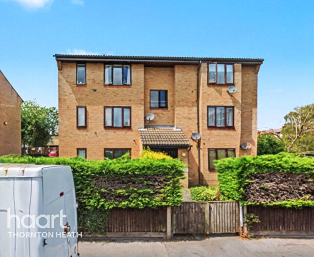 1 Bedroom Apartment For Sale In Doyle Road, London, SE25