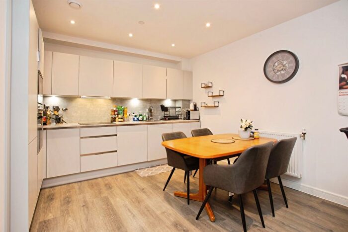 1 Bedroom Flat For Sale In Oxhey Drive, Watford, WD19