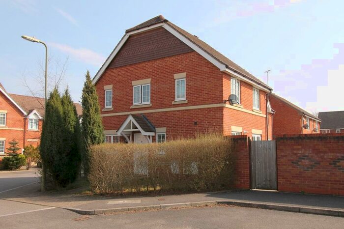 3 Bedroom Semi-Detached House To Rent In Harrow Road, Elvetham Heath, Fleet, GU51