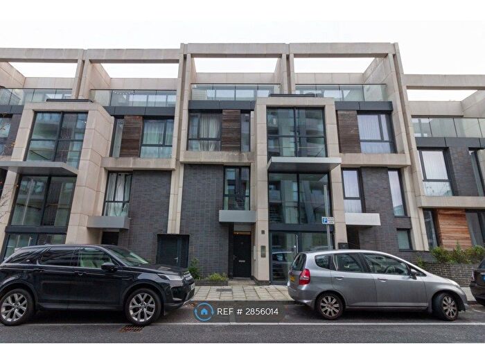 3 Bedroom Maisonette To Rent In Hawthorne Crescent, London, SE10