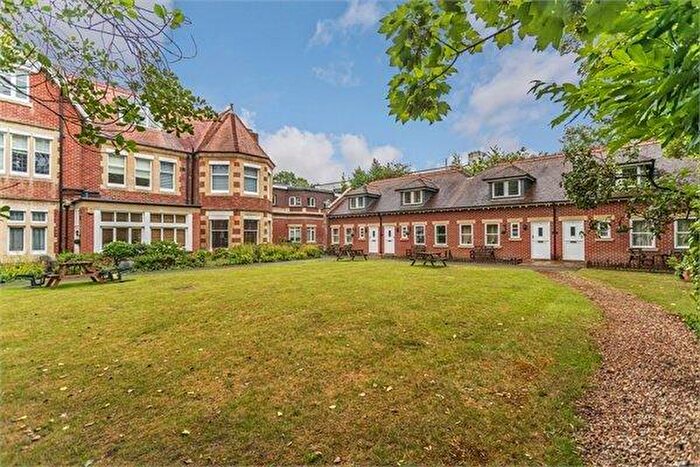 3 Bedroom Cottage To Rent In Roysdean Manor, Bournemouth, BH1