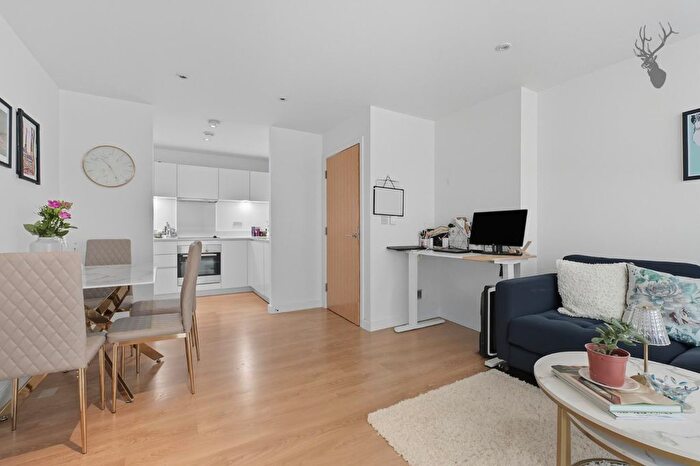 1 Bedroom Flat To Rent In Yeo Street, Bow, E3