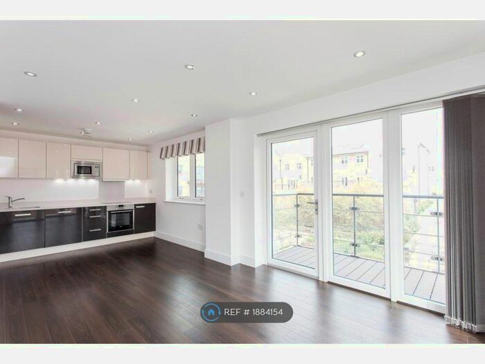 2 Bedroom Flat To Rent In Roebuck House, London, SW15