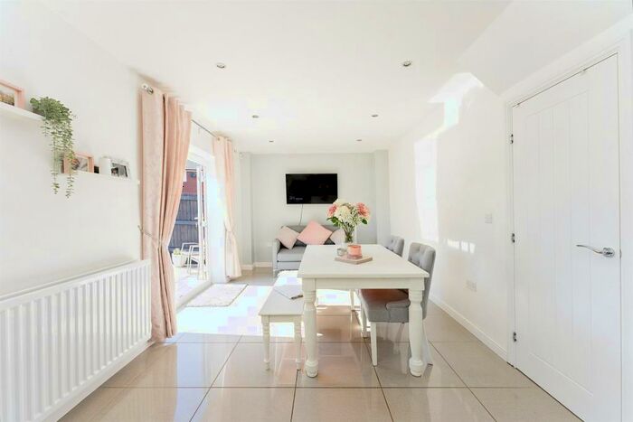 4 Bedroom Detached House For Sale In New Lincoln Road, Oakley Park, Ellesmere Port, CH65