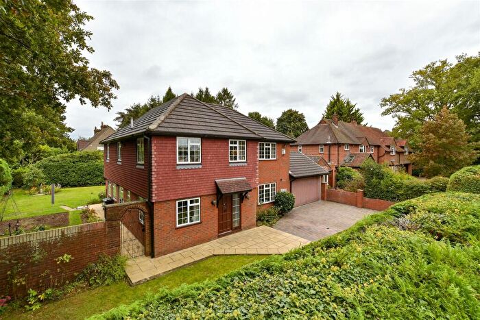 4 Bedroom Detached House For Sale In Copthill Lane, Kingswood, Surrey, KT20