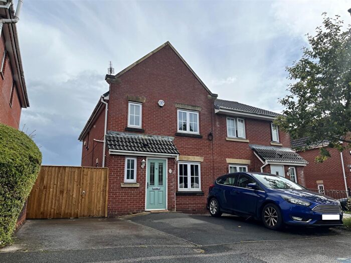 3 Bedroom Semi Detached House For Sale In Rose Hill Road, Ashton-Under-Lyne, OL6